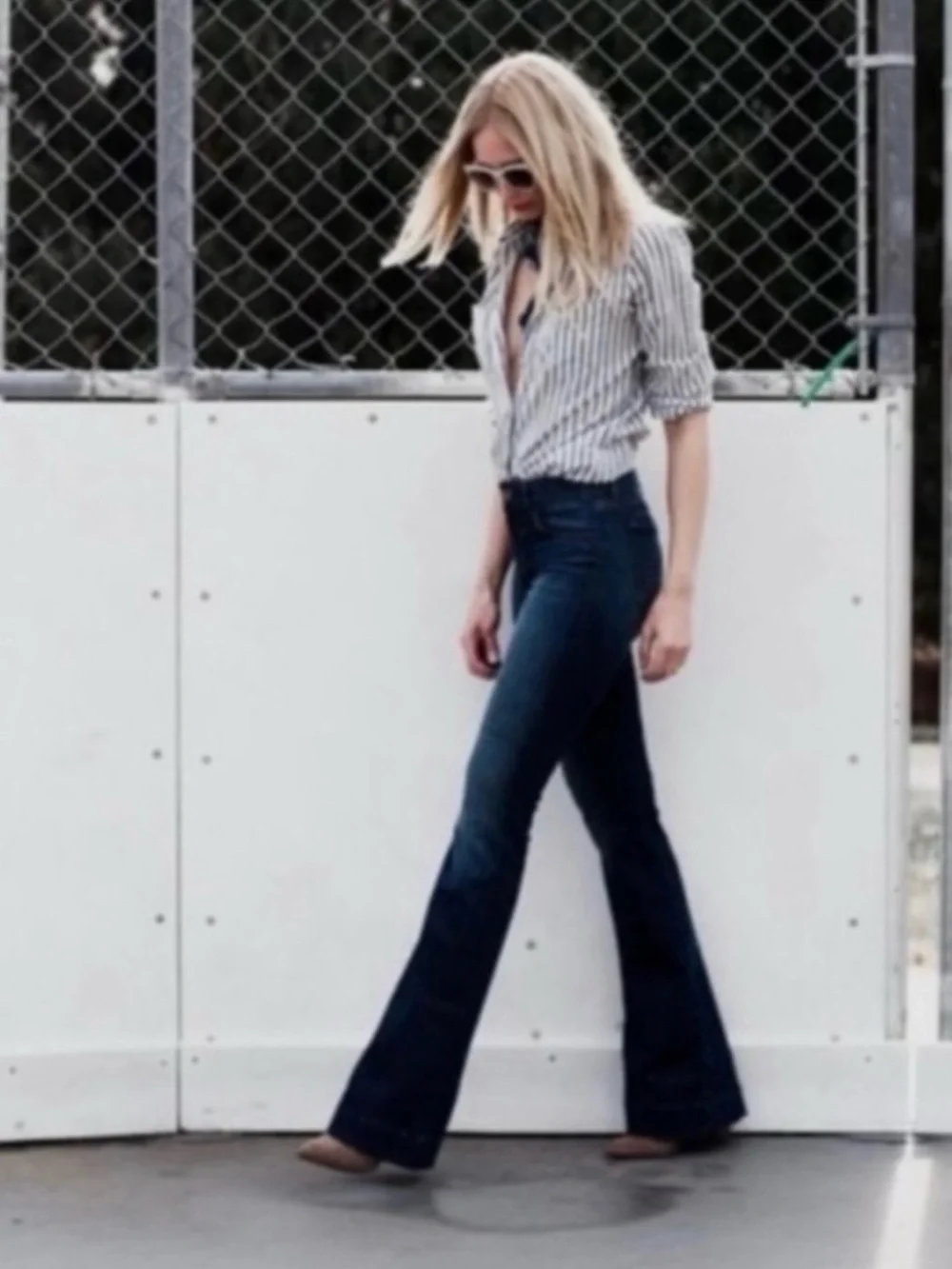 J Brand Lovestory Flare Leg Jeans // Dark Wash // 26